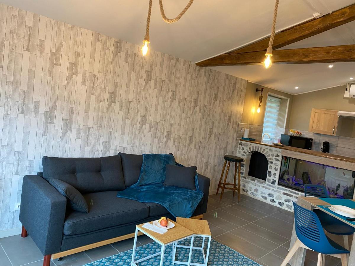 Les 4 Seasons, Agreable Gite Avec Terrasse Et Jardin La Croix Bigot Luaran gambar