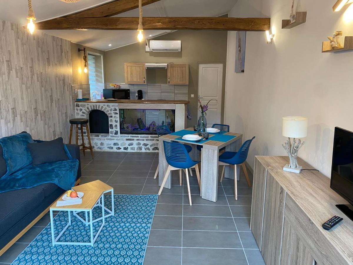 Les 4 Seasons, Agreable Gite Avec Terrasse Et Jardin La Croix Bigot Luaran gambar